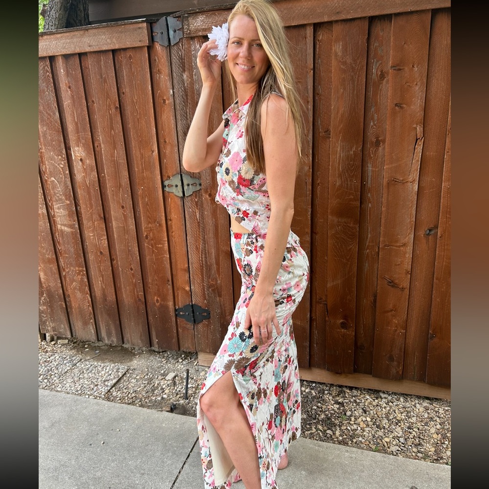 Vintage 2-Piece Set Floral Sleeveless Blouse and Skirt